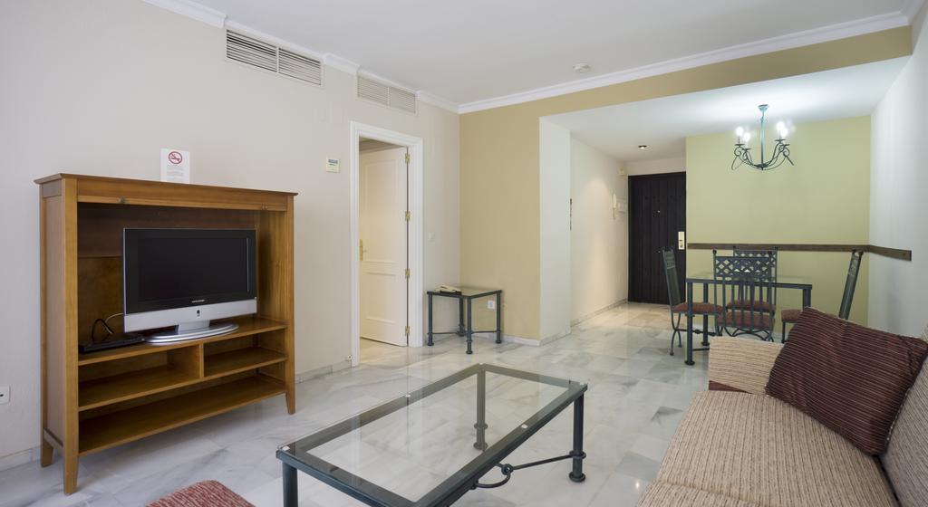 Club Jardines Del Puerto Apartment Марбеля Екстериор снимка