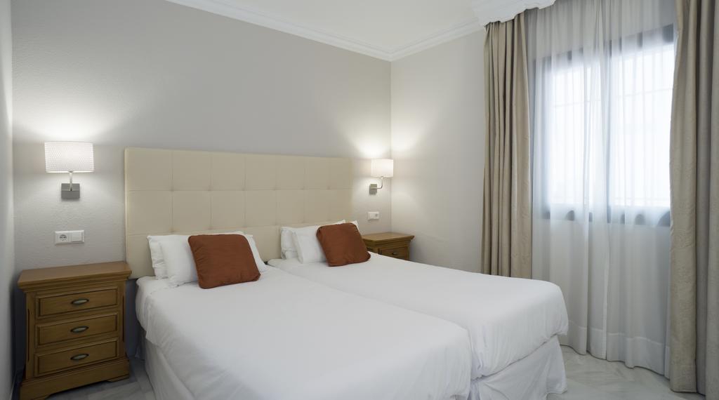Club Jardines Del Puerto Apartment Марбеля Екстериор снимка