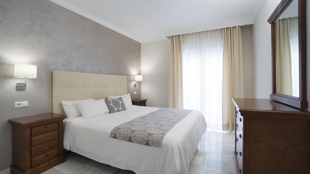 Club Jardines Del Puerto Apartment Марбеля Екстериор снимка