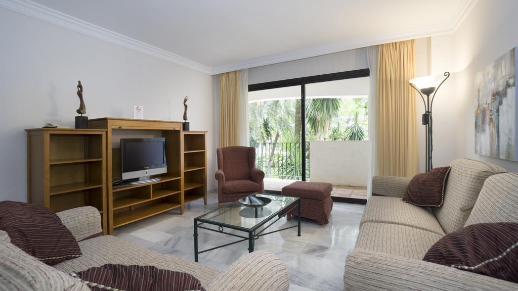 Club Jardines Del Puerto Apartment Марбеля Екстериор снимка