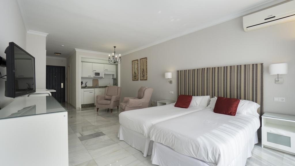 Club Jardines Del Puerto Apartment Марбеля Екстериор снимка