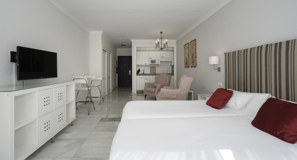 Club Jardines Del Puerto Apartment Марбеля Екстериор снимка