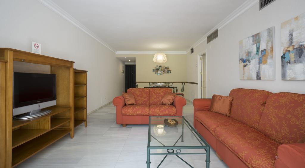 Club Jardines Del Puerto Apartment Марбеля Екстериор снимка