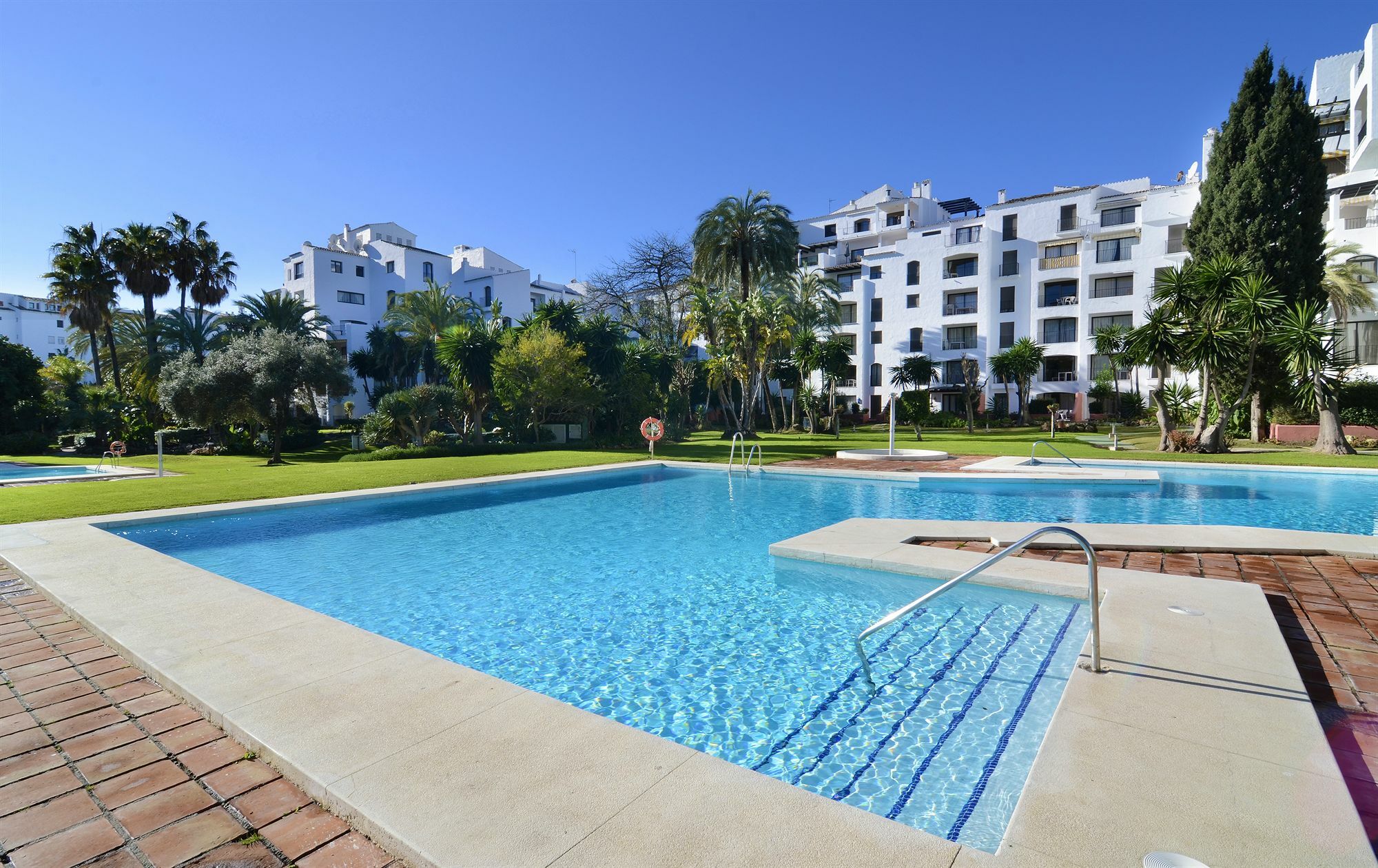 Club Jardines Del Puerto Apartment Марбеля Екстериор снимка