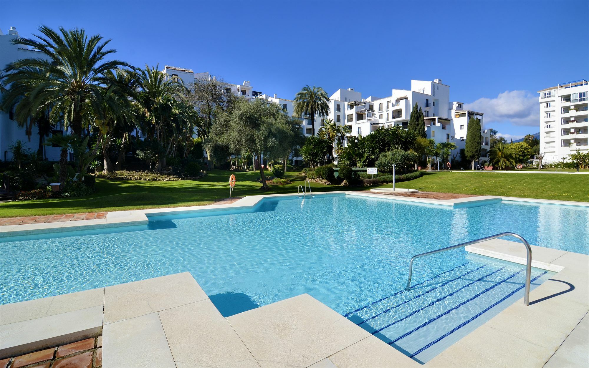 Club Jardines Del Puerto Apartment Марбеля Екстериор снимка